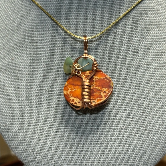 Pumpkin wire wrapped pendant, artisan handmade. - Picture 4 of 5